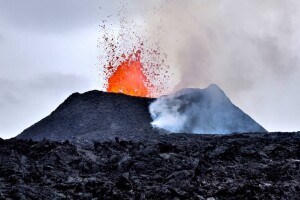 Ausbruch des Vulkans Sundhnúkur im Südwesten Islands 2024. 